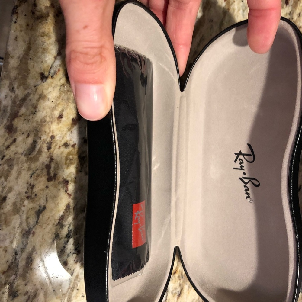 Ray Ban case - Picture 2 of 4
